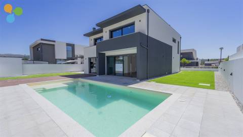 Moradia Isolada T4 Nova | Quinta da Ponte da Terra