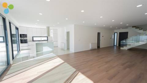 Moradia Isolada T4 Nova | Quinta da Ponte da Terra