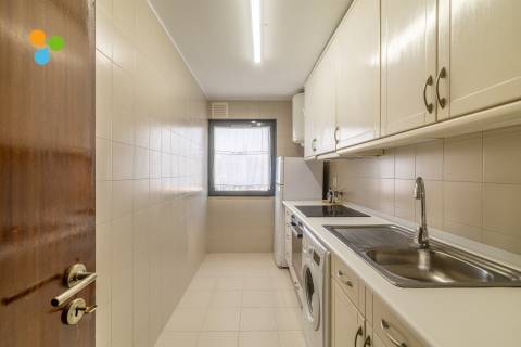 T0 para arrendamento na RUA DA BOAVISTA, 297 junto ao metro da Lapa – Totalmente Mobilado e Equipado