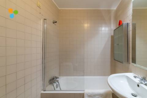 T0 para arrendamento na RUA DA BOAVISTA, 297 junto ao metro da Lapa – Totalmente Mobilado e Equipado