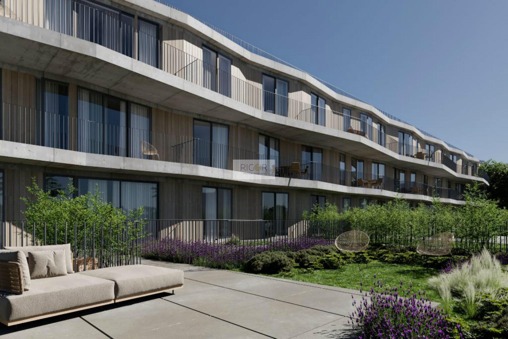 Apartamento T3 em fase de construção com 3 lugares de garagem Paranhos.
