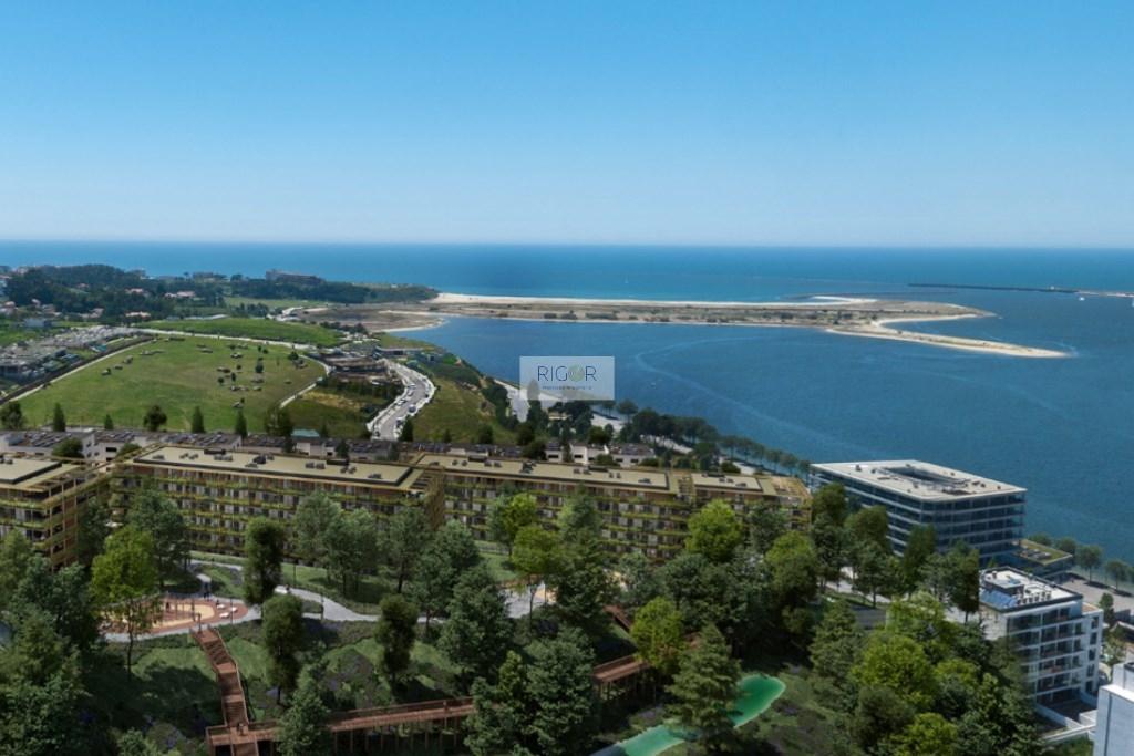 Apartamento T4 com terraço no último piso em construção