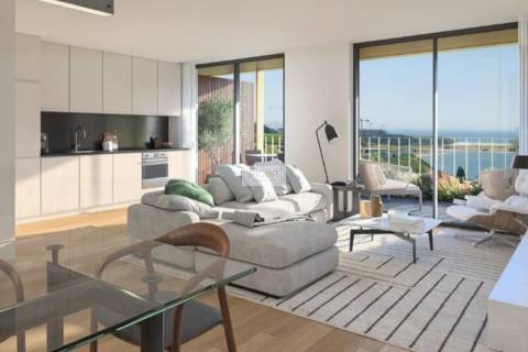 Apartamento T4 com terraço no último piso em construção