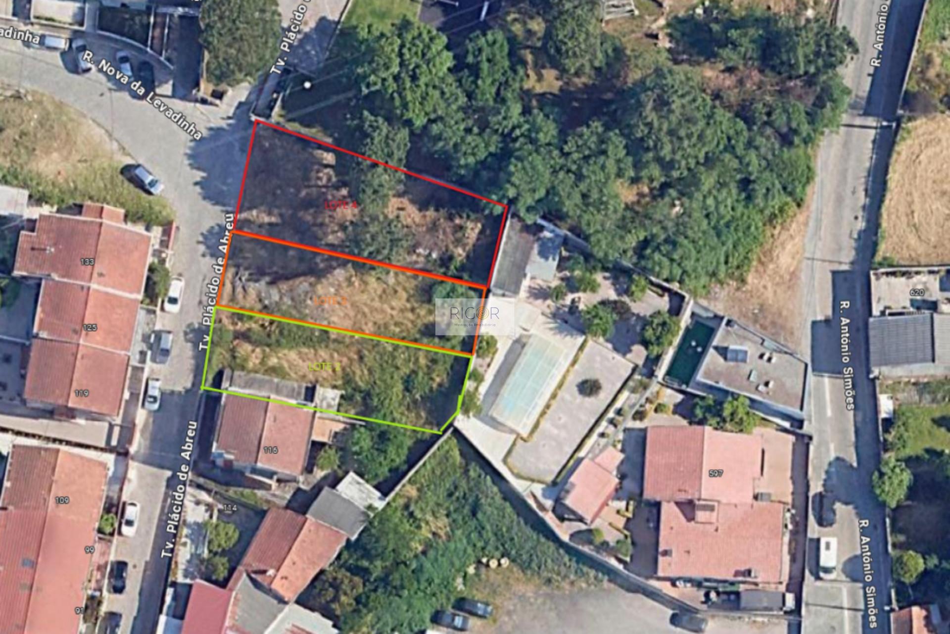 Terreno para Construção de 3 Moradias em Pedrouços