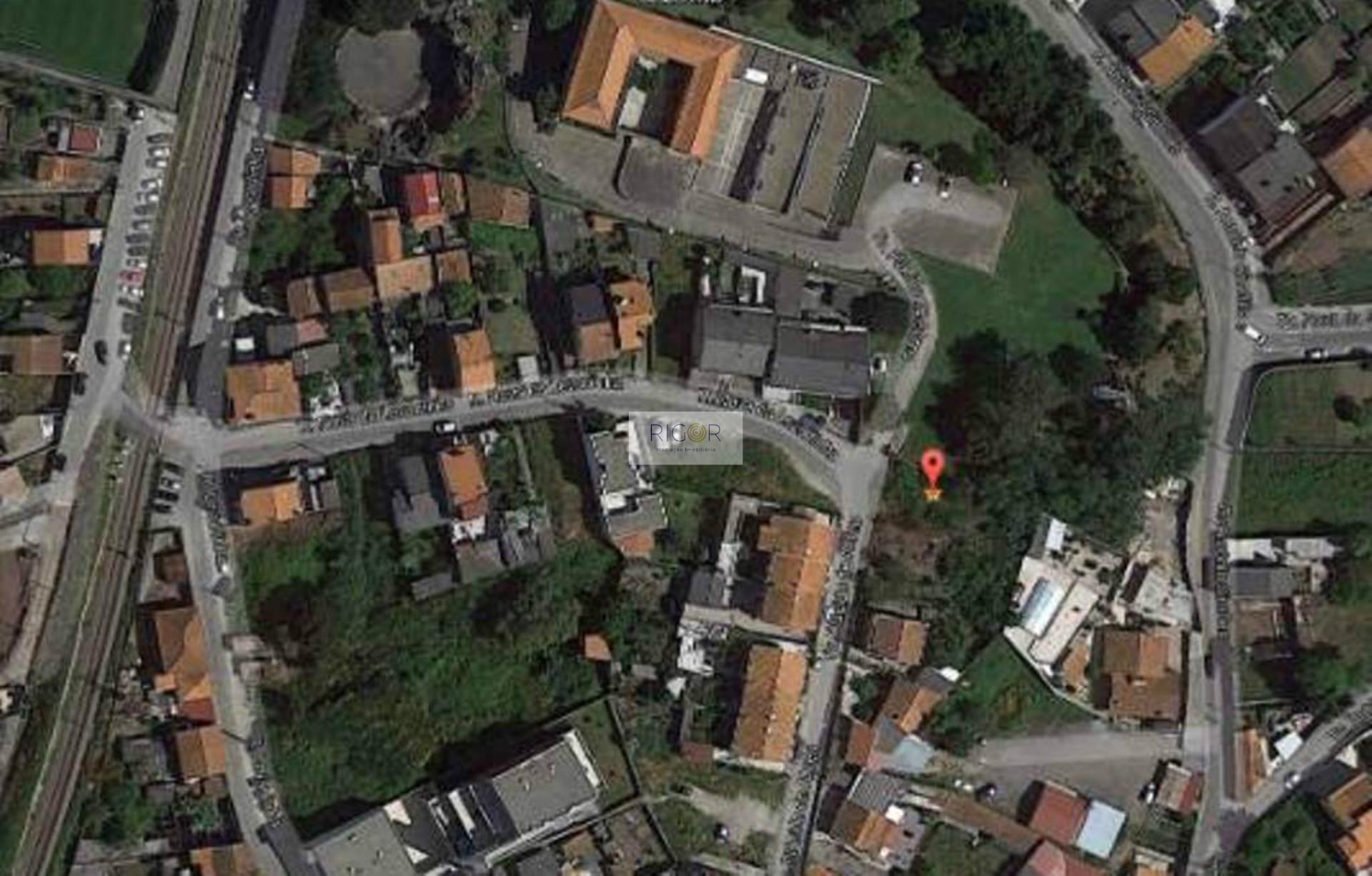 Terreno para Construção de 3 Moradias em Pedrouços