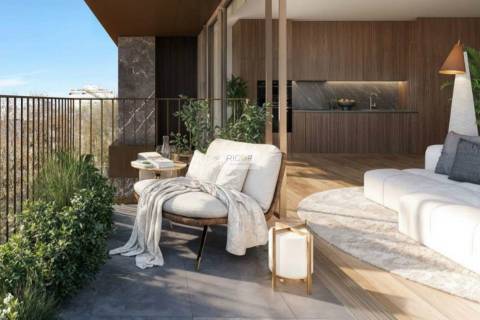 Apartamento T4 com varanda em construção em Matosinhos Sul.