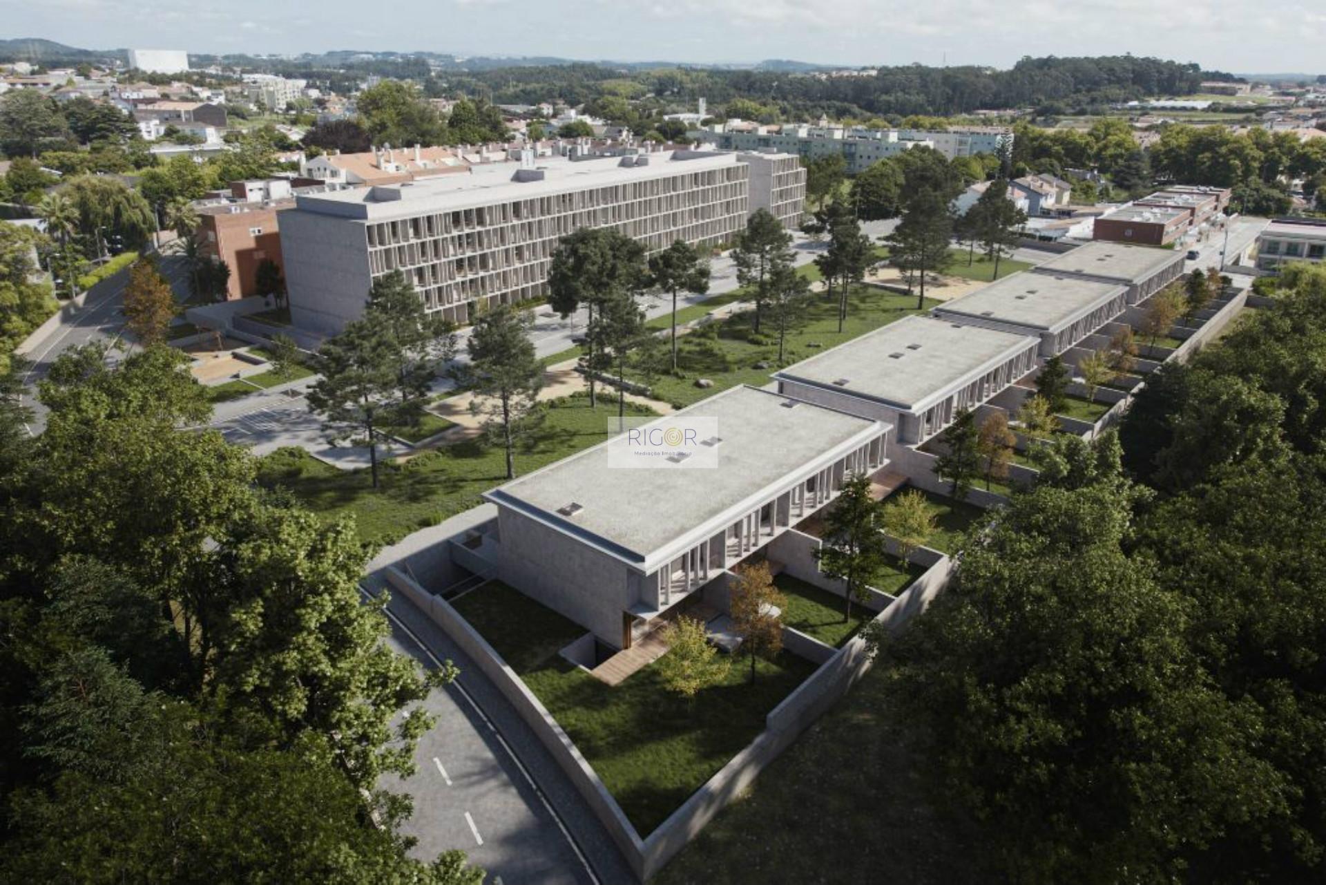 Moradia T3 em construção de 2 frentes em Arcozelo