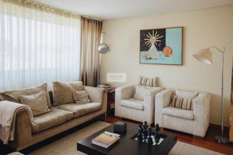 Apartamento T5 triplex de 3 frentes com piscina ao colégio luso francês