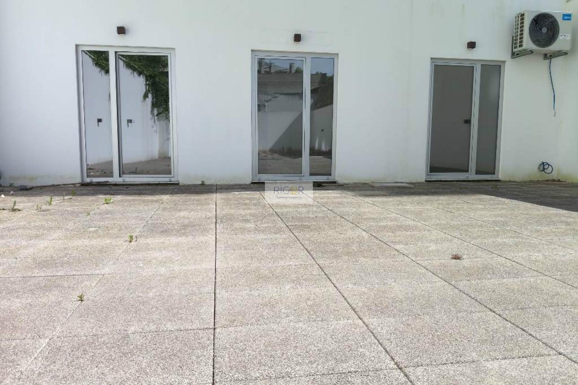 Apartamento T2 com terraço de 255m2 em Matosinhos