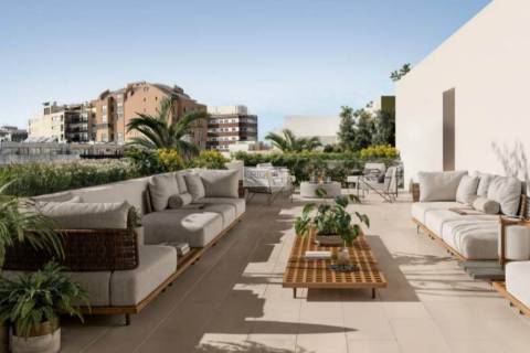 Apartamento T4 com varanda, 3 lugares de estacionamento e arrumo em Matosinhos Sul