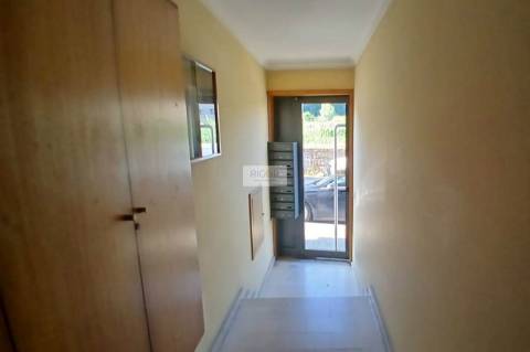Apartamento T2 com 2 terraços e garagem em Macieira da Maia