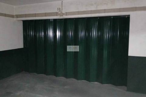 Apartamento T2 com 2 terraços e garagem em Macieira da Maia