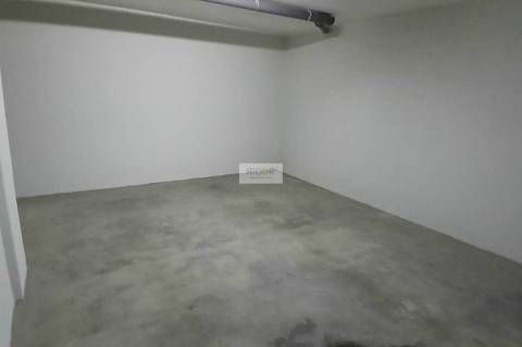 Apartamento T2 com 2 terraços e garagem em Macieira da Maia