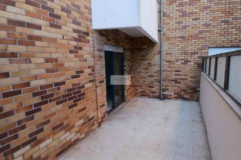 Apartamento T2 com 2 terraços e garagem em Macieira da Maia