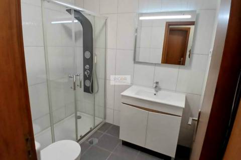 Apartamento T2 com 2 terraços e garagem em Macieira da Maia