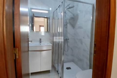 Apartamento T2 com 2 terraços e garagem em Macieira da Maia