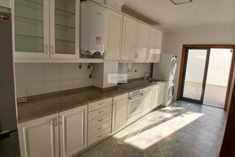 Apartamento T2 com 2 terraços e garagem em Macieira da Maia