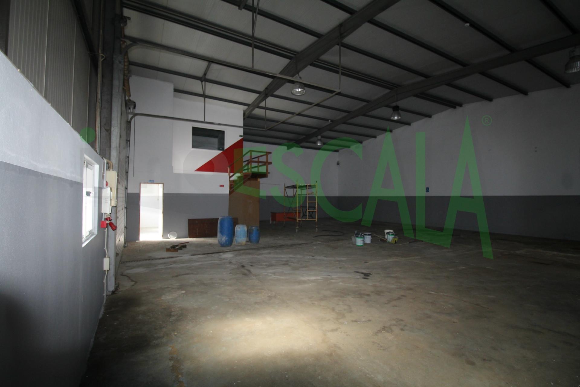 Armazém de 300m2 em Santarém