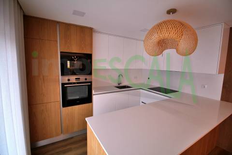 Apartamento T3+1 c/ Terraço