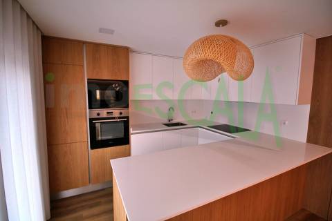 Apartamento T3+1 c/ Terraço