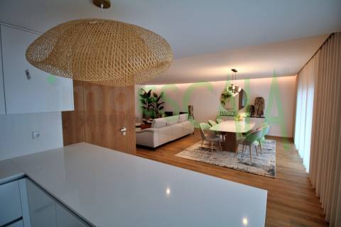 Apartamento T3+1 c/ Terraço