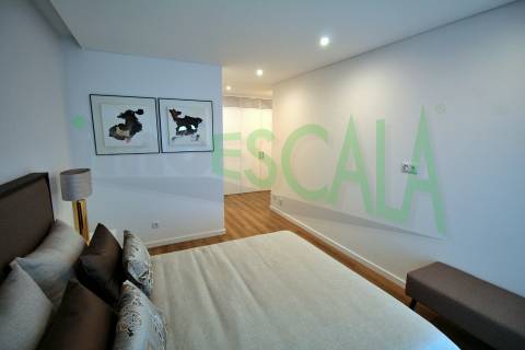 Apartamento T3+1 c/ Terraço