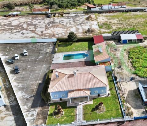 Moradia T4 de Luxo c/ Piscina no concelho de Almeirim