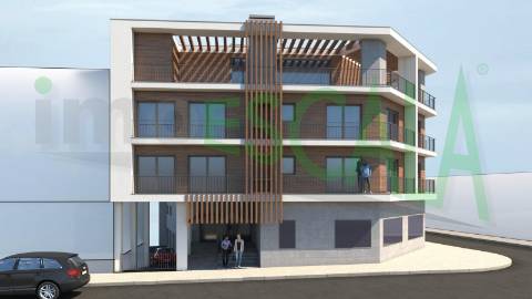 Loja de 242 m2 em empreendimento de luxo em Almeirim