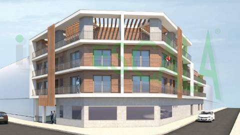 Loja de 242 m2 em empreendimento de luxo em Almeirim