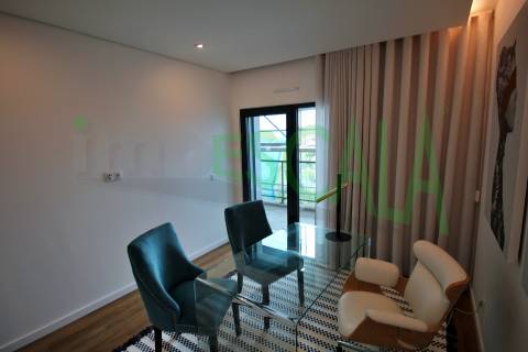 Apartamento T3 c/ Terraço