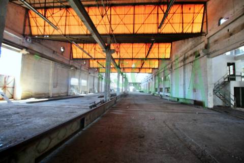 Armazém inserido num terreno de 47.000 m2