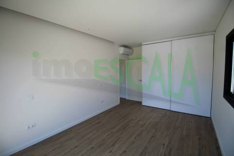 Moradia T4 isolada no concelho de Azambuja