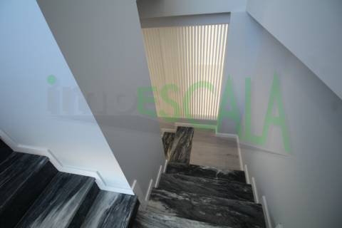 Moradia T4 com jardim no centro do Cartaxo