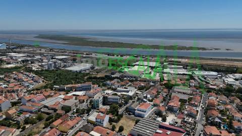 Armazém industrial no concelho de Loures