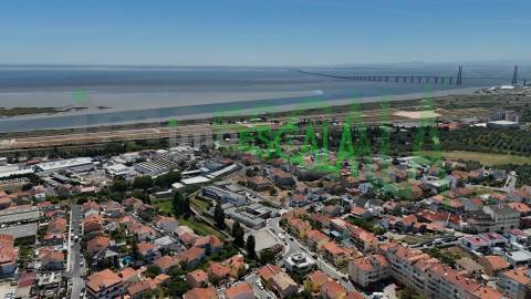 Armazém industrial no concelho de Loures