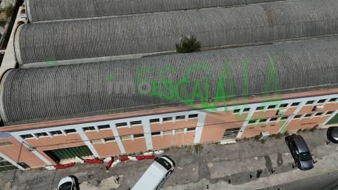 Armazém industrial no concelho de Loures