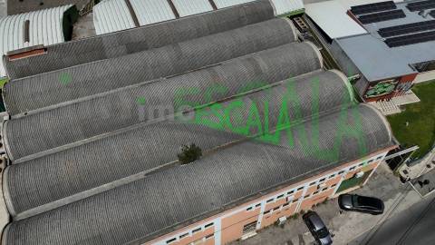 Armazém industrial no concelho de Loures