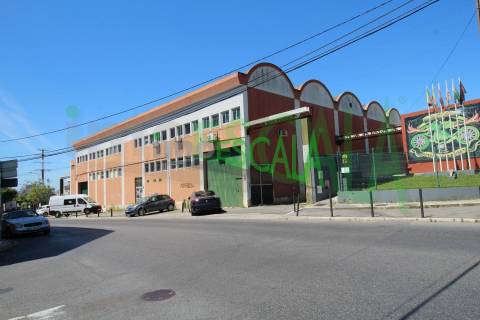 Armazém industrial no concelho de Loures