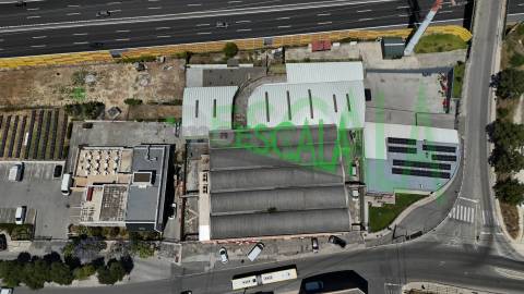 Armazém industrial no concelho de Loures