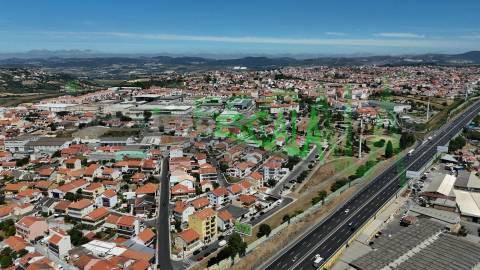 Armazém industrial no concelho de Loures
