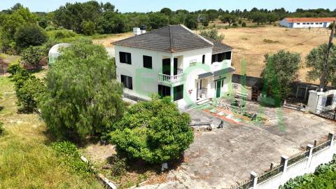 Moradia T4 c/piscina a 45min de Lisboa