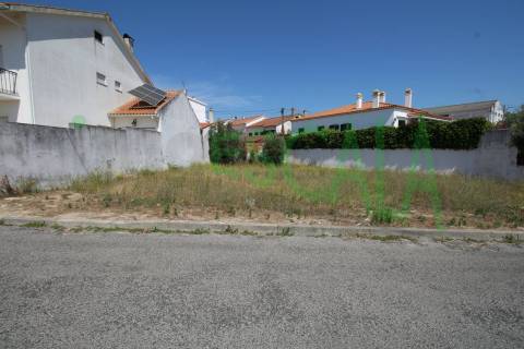 Lote urbano de 383m² no Cartaxo