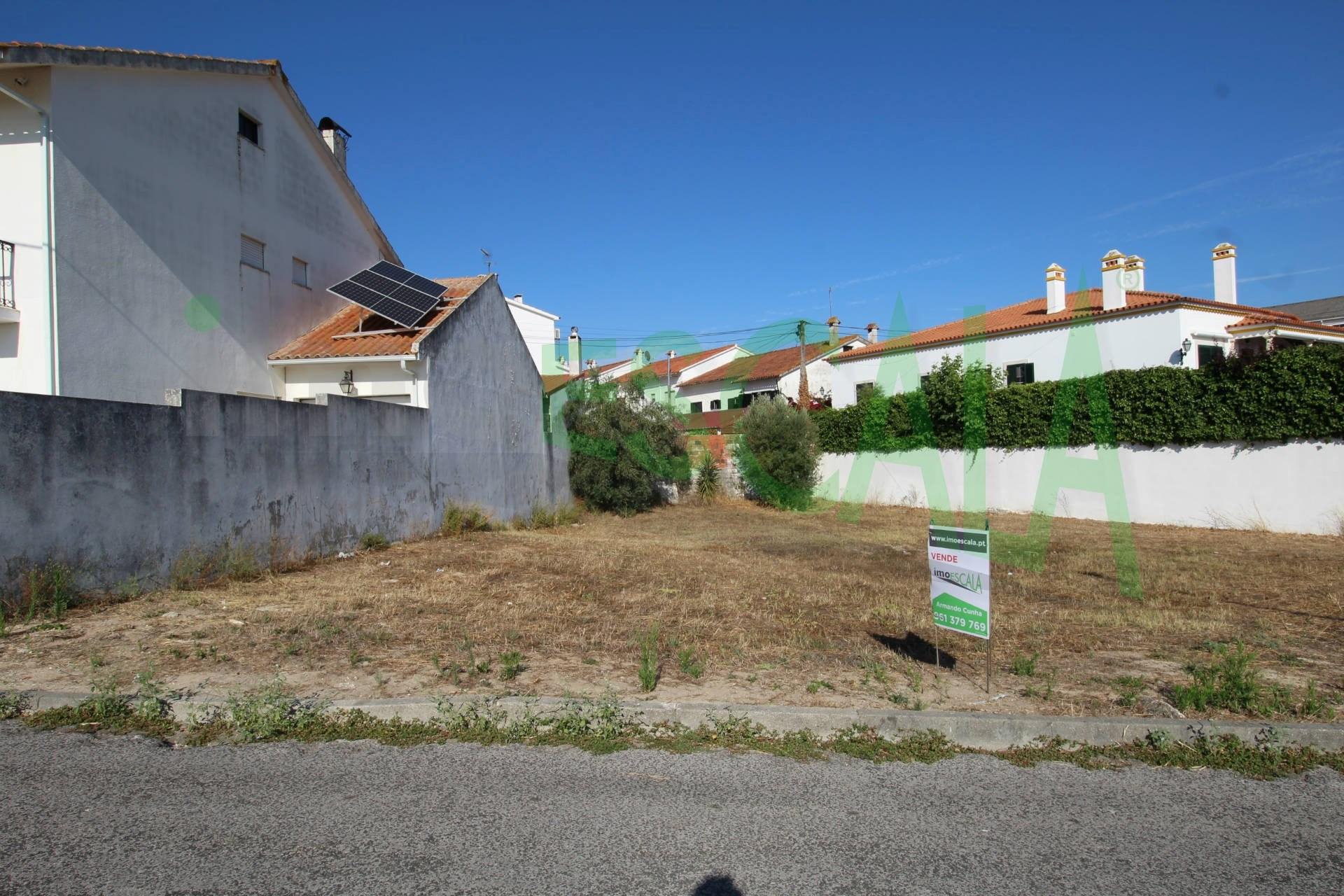 Lote urbano de 383m² no Cartaxo