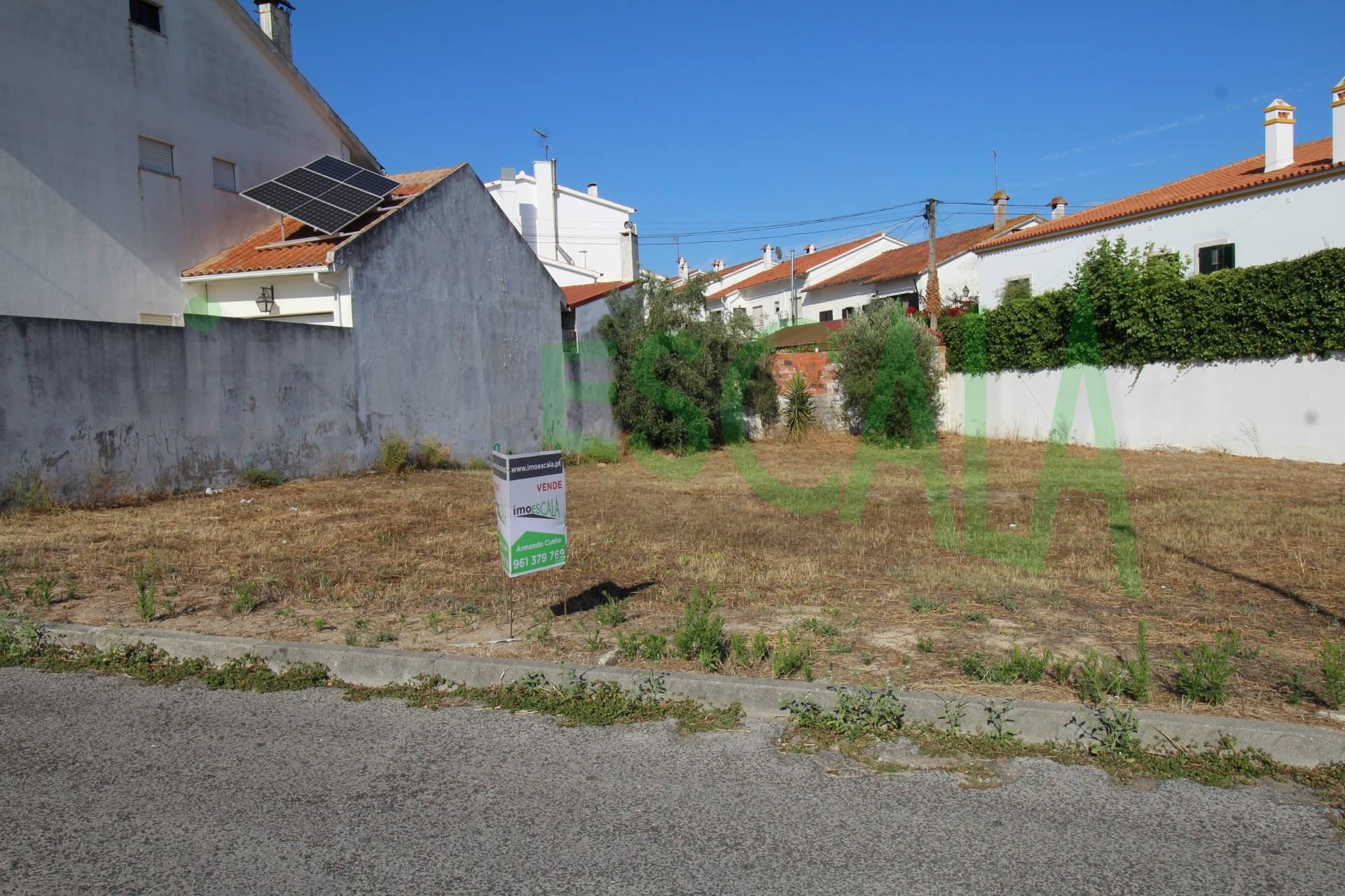 Lote urbano de 383m² no Cartaxo