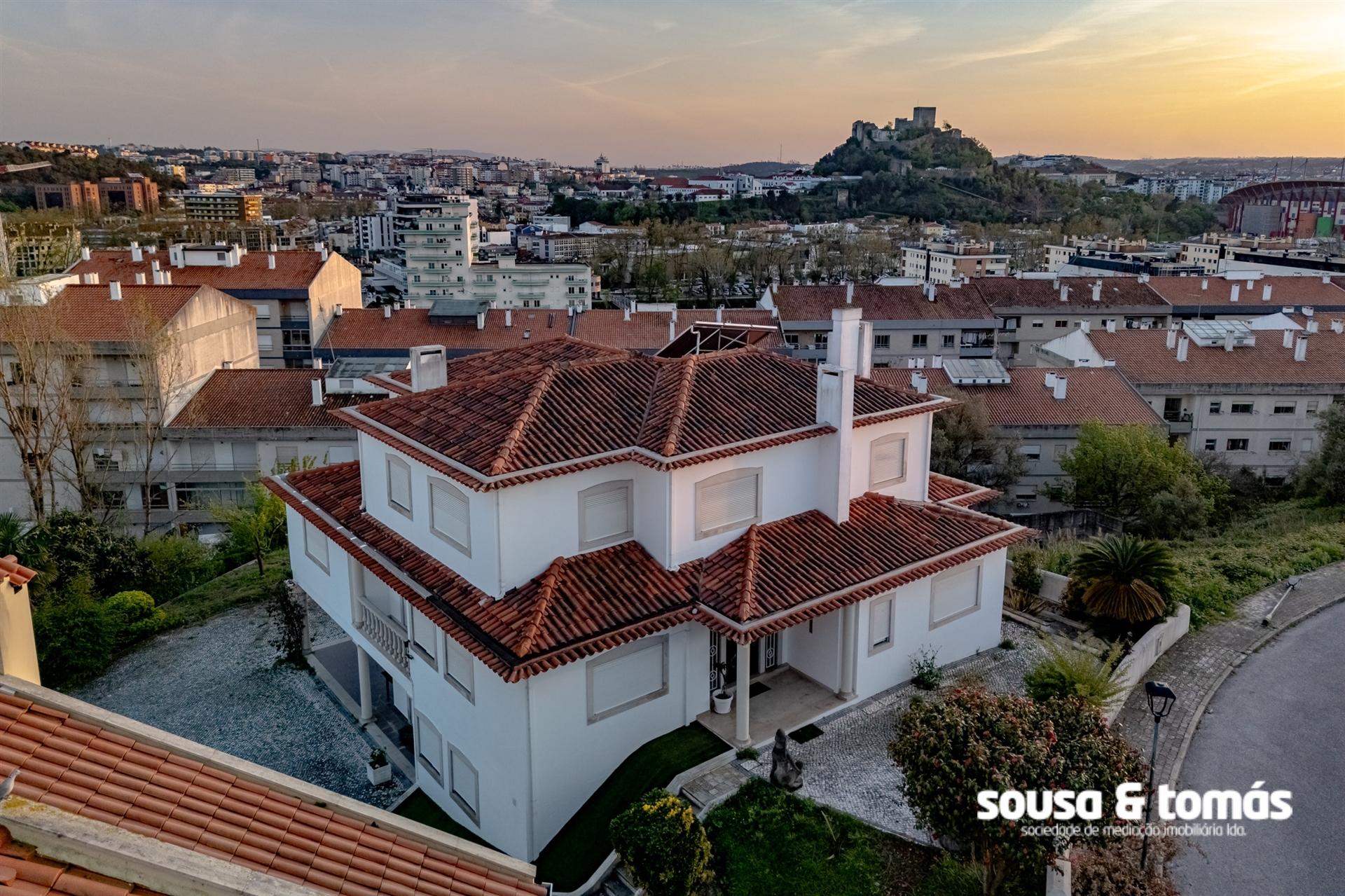 Moradia >=T10 Arrendamento em Marrazes e Barosa,Leiria