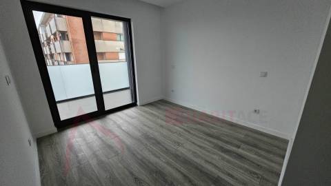 Apartamento T2 novo em Ferreiros C/ Fiador