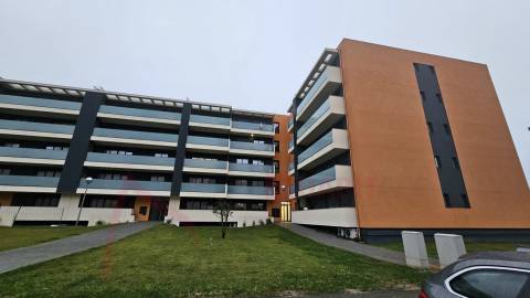 Apartamento T2 novo em Ferreiros C/ Fiador