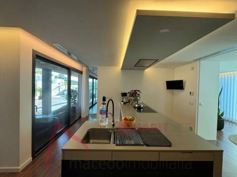 Moradia Isolada T4 com Piscina para venda em Braga