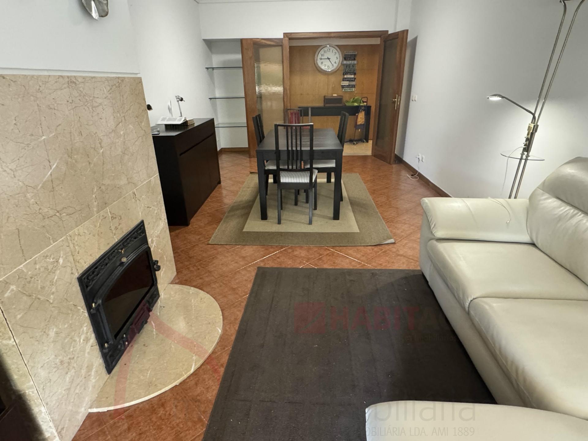Apartamento T3 Mobilado com Terraço para arrendamento em S. Vítor, Braga