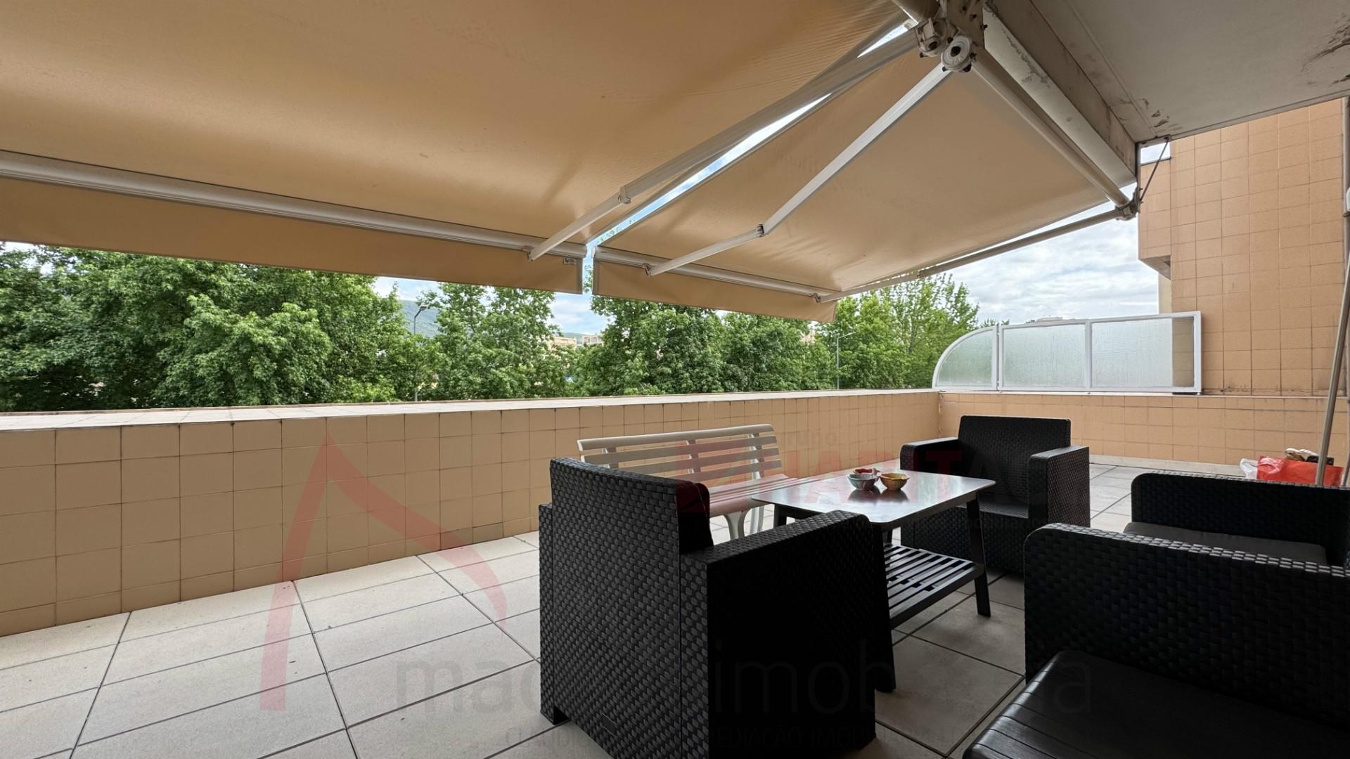 Apartamento T3 Mobilado com Terraço para arrendamento em S. Vítor, Braga